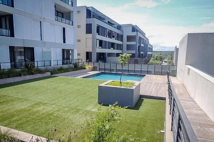 Umhlanga Rocks Central Apartment For Sale: 2-Bedrooms, Study, Balcony, Caesarstone Kitchen