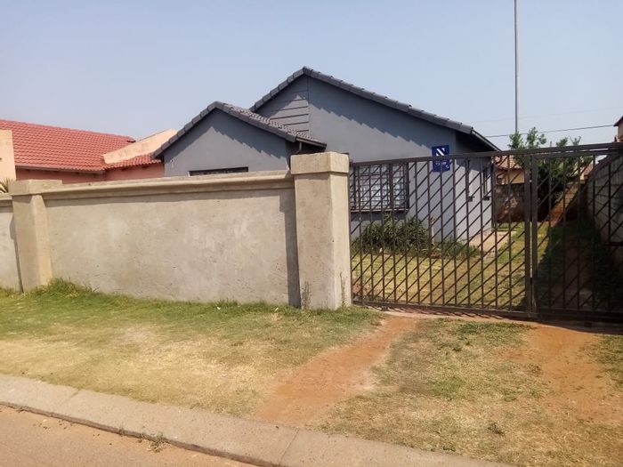 Property #2218016, House for sale in Vosloorus Ext 25