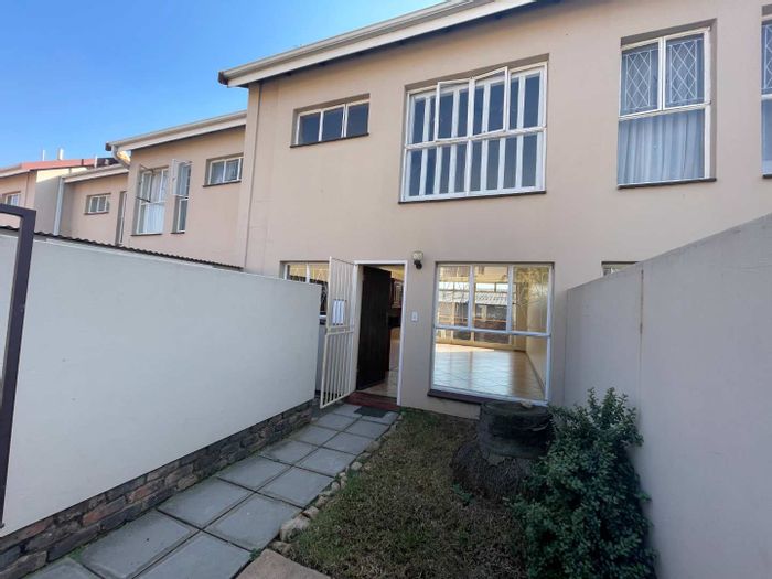 Property #2262731, Townhouse rental monthly in Rietfontein