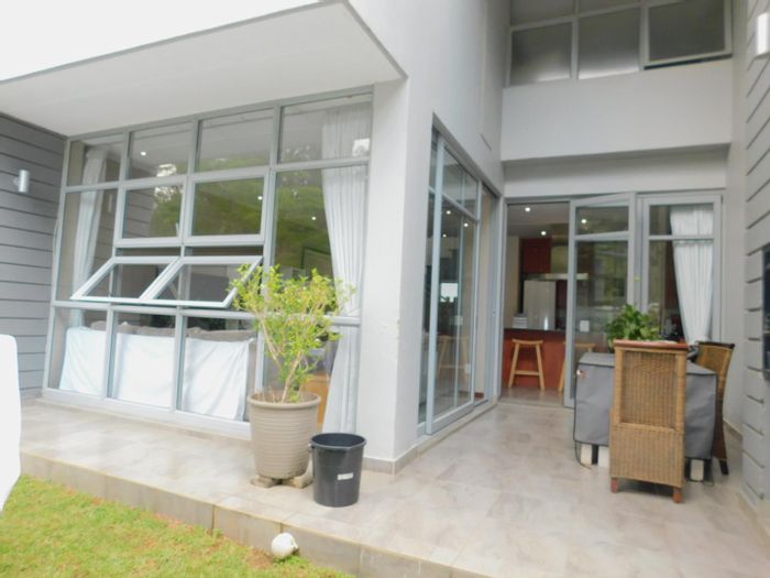 Bryanston Townhouse To Rent: 2 beds, garden, pool, security, close to amenities.