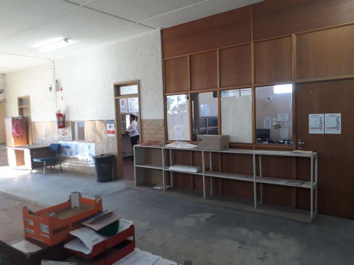 Industrial warehouse to rent in Keetmanshoop Central with offices and parking.