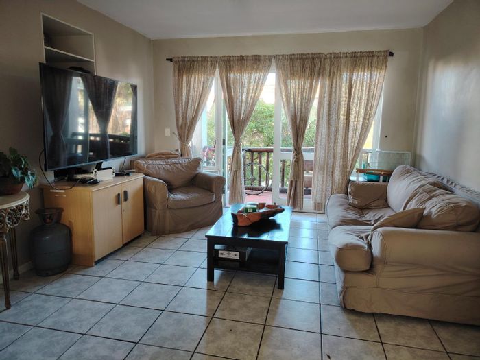 To Rent: Apartment in Greenways Golf Estate with 2 bedrooms, pool, and security.