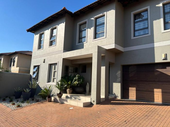 Property #2192481, House rental monthly in Greenstone Hill