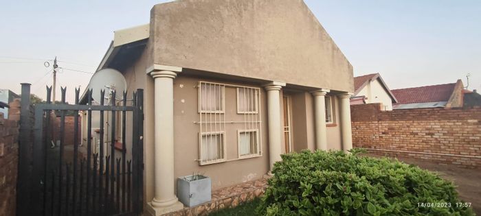 For Sale: Affordable Eersterust House with Solar Panels and Quiet Location!