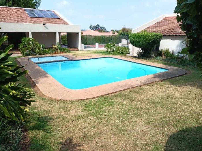 Rivonia Apartment For Sale: 2 beds, clubhouse, pool, tennis courts, secure complex.