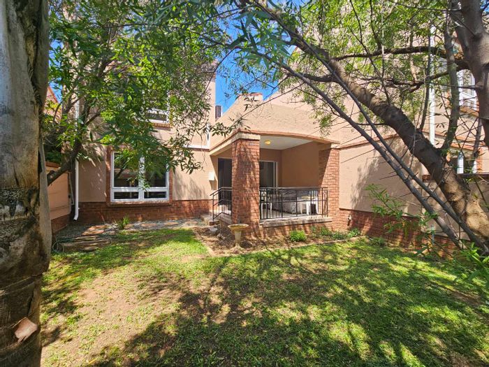 To Rent: 3-Bedroom Townhouse in Woodhill Golf Estate with Wi-Fi and security.