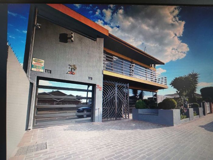 Property #2255243, House for sale in Lenasia Ext 2