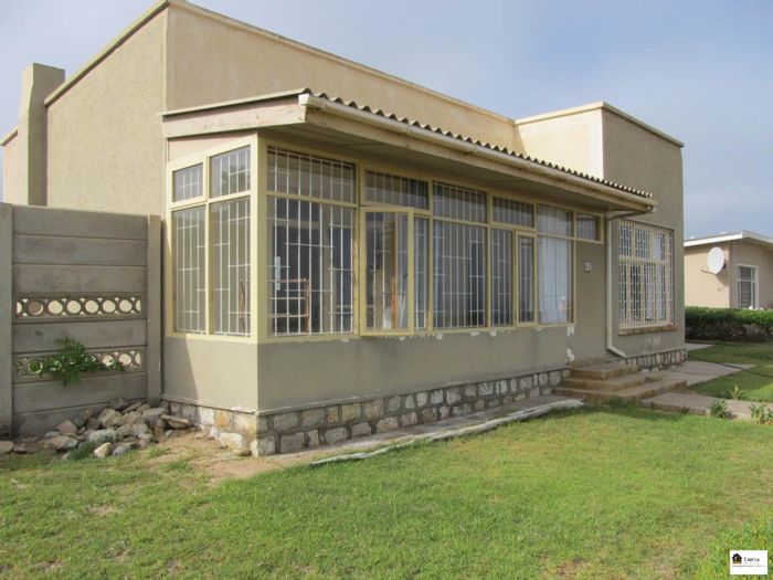 Charming Vineta House with Bachelor Flat, Garden, Braai, and Enclosed Veranda for Sale!