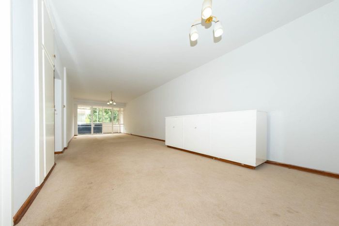 Riviera Apartment To Rent: 1 Bedroom, pool access, secure parking, close to amenities.