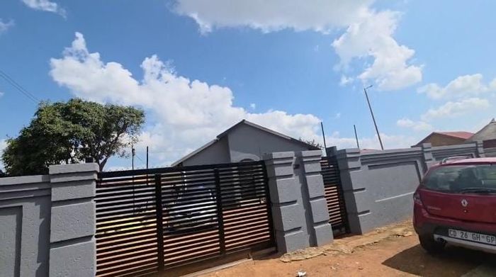 3-Bedroom House To Rent in Spruitview with yard, security, and convenient location.