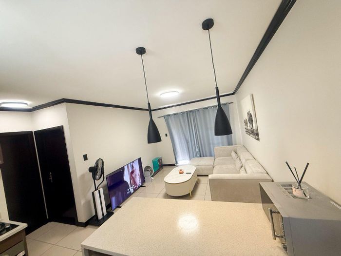 Blue Hills Apartment For Sale: 1BR, pool, clubhouse, near shops and restaurants.