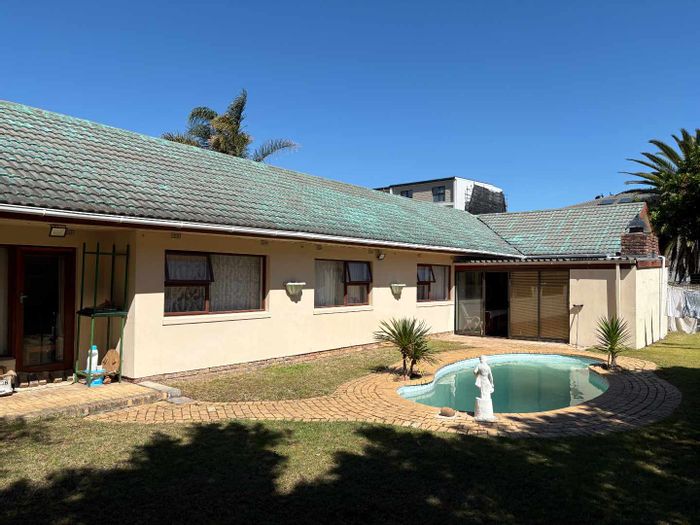 Apartment To Rent in Table View: Furnished room, shared amenities, pool access.