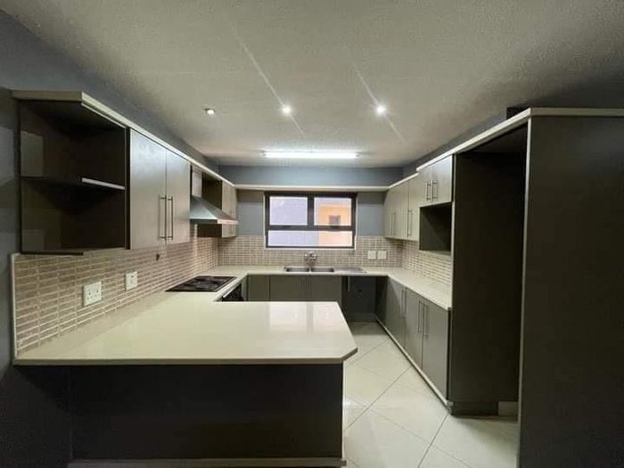 Property #2419236, Townhouse For Sale in Windhoek Central