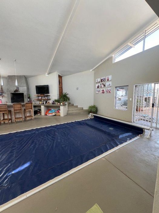 Hochlandpark House For Sale: 3 beds, heated pool, study, security features.