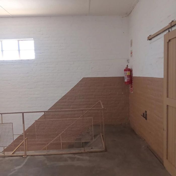 Industrial space for rent in Keetmanshoop Central; 810m² with storage options.