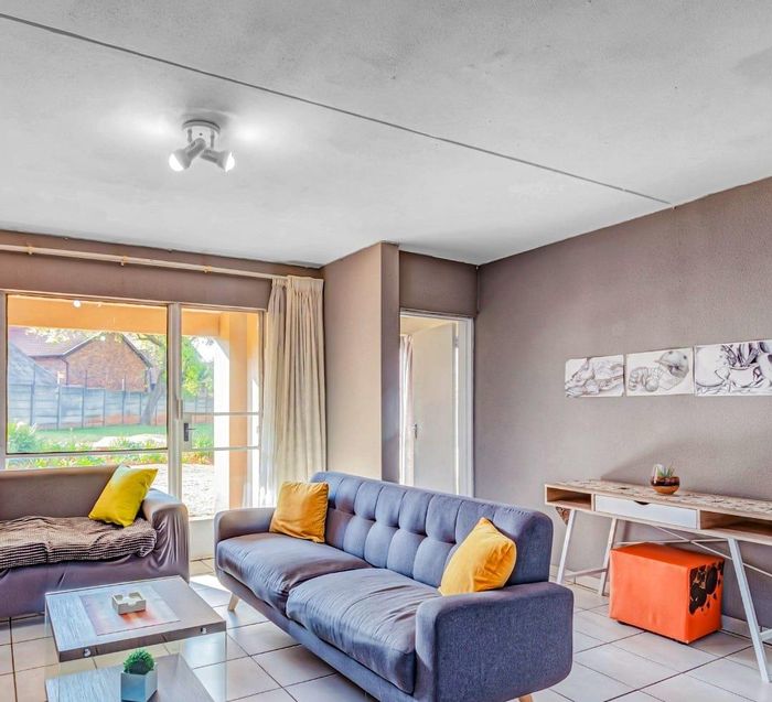Weltevreden Apartment For Sale: 2-bed, 1-bath, near shopping and major roads.