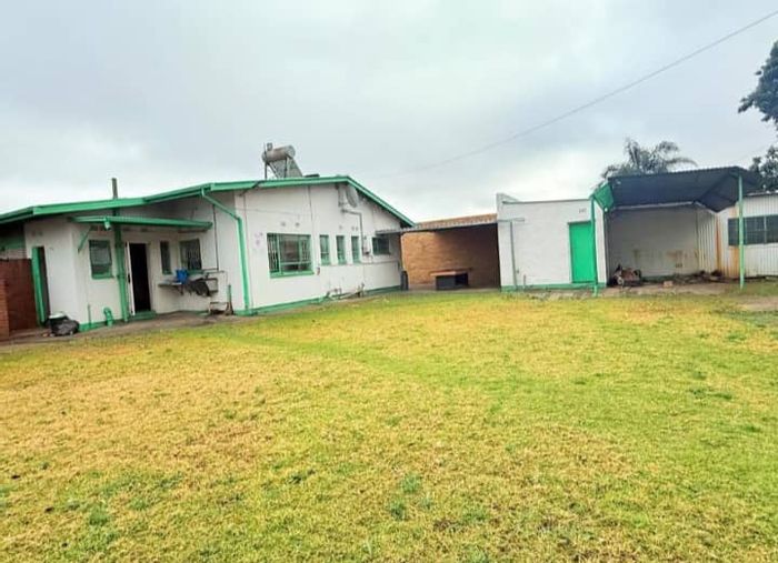 Vanderbijlpark Central East 2 house for sale: 3 bedrooms, large yard, solar geyser.