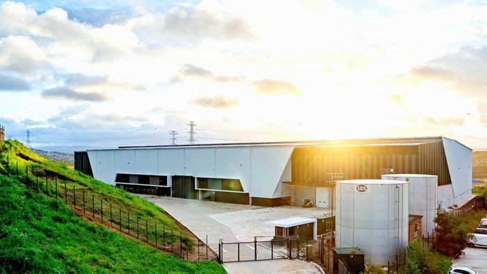 To Rent: 4,788m2 Industrial Warehouse in Glen Anil with 3-phase power access.