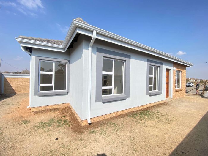 Klippoortje House For Sale: Secure estate, customizable homes, no transfer costs.