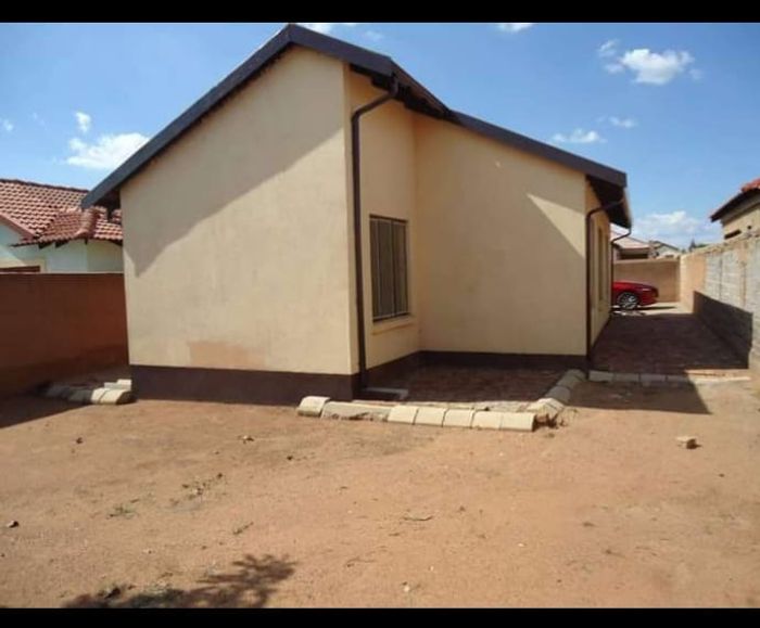 Charming 3-Bedroom House for Sale in Soshanguve VV - Must-See!