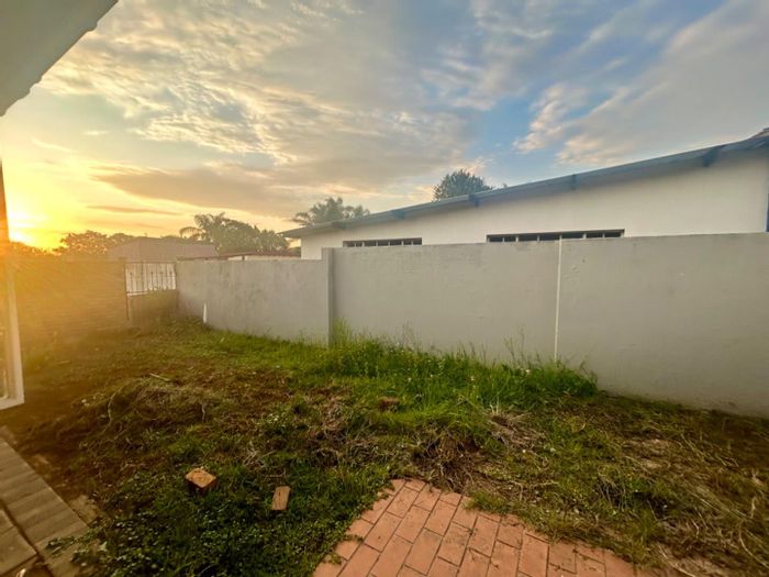 Townhouse for Sale in Vryheid Central: 2 beds, garage, near shops.