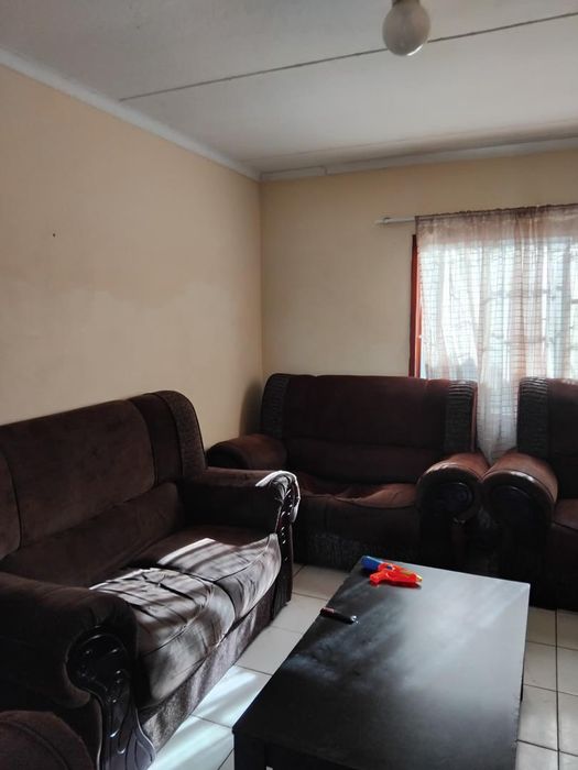 For Sale: Katutura House with 3 bedrooms, extra flat, and multiple rooms.