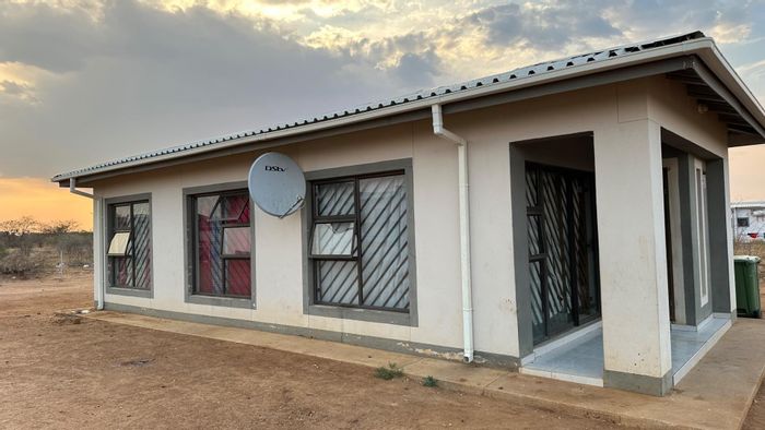 3-bedroom house for sale in Otjiwarongo Central with extension potential.