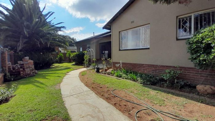 For Sale: House in Birchleigh with park views, lapa, and spacious garden.