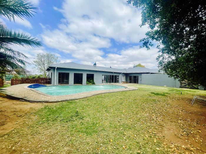 Luxurious 5-Bedroom House for Sale in Vryheid Central, Ideal for Entertaining