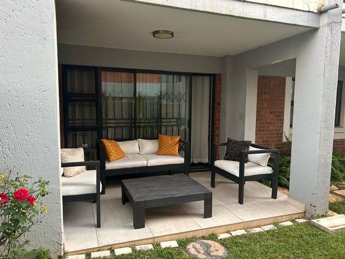 2-bedroom apartment in Montana with pool, garage, and private patio for rent.