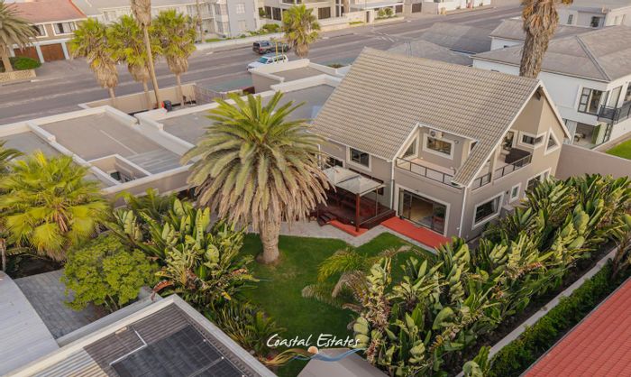 For Sale: House in Vineta with 5 bedrooms, ocean views, and ample parking.