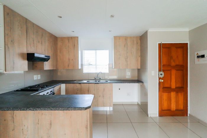 Modern 2BR Apartment with Brand-New Kitchen in Liefde en Vrede, Johannesburg - For Sale