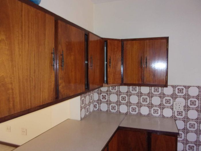 To Rent: Apartment in Pretoria North with spacious living area and covered parking.