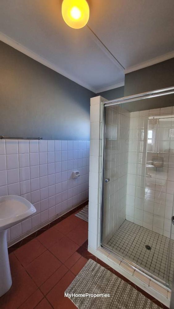 Bathroom 2 - 2nd floor 