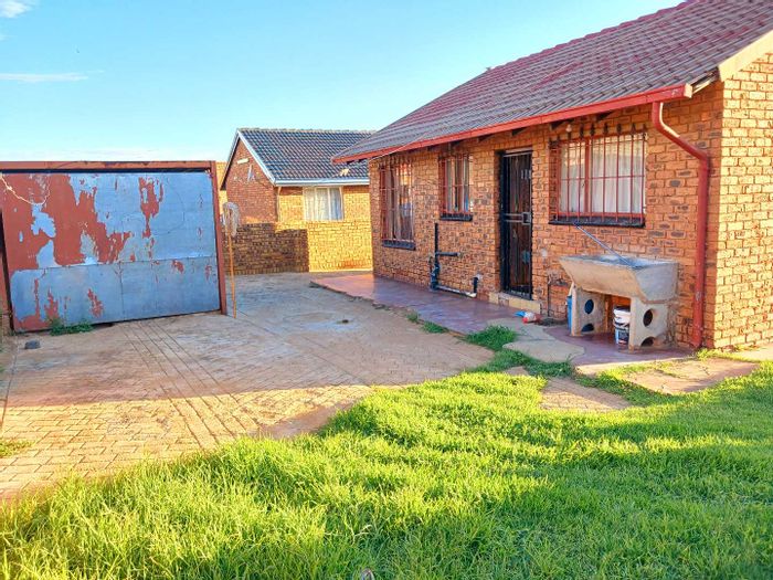 Property #2210240, House for sale in Tsakane Ext 8