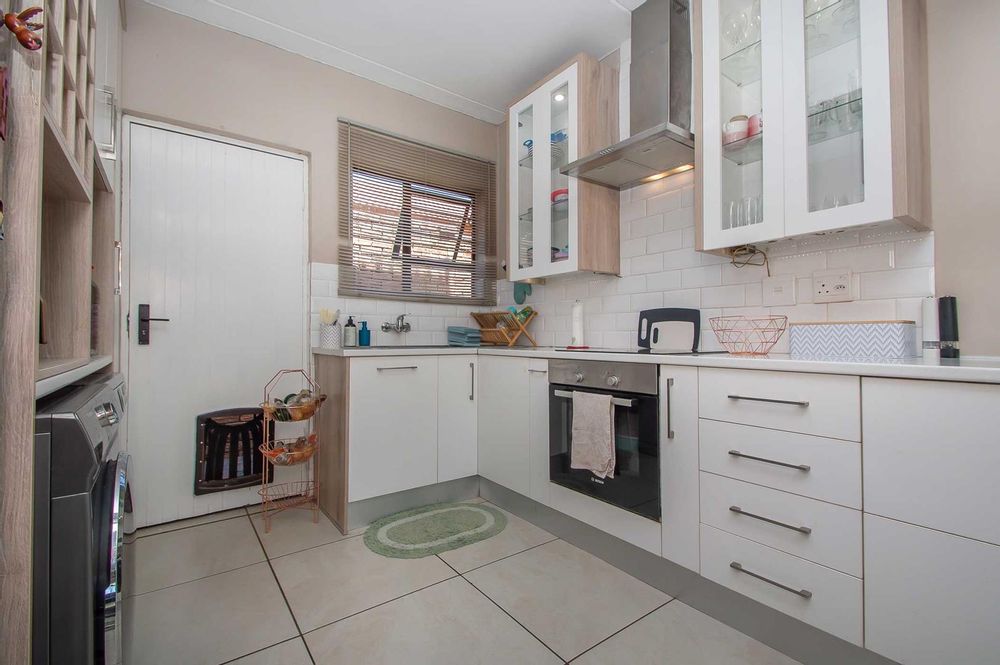 Modern finishes with ample cupboards for a great kitchen 