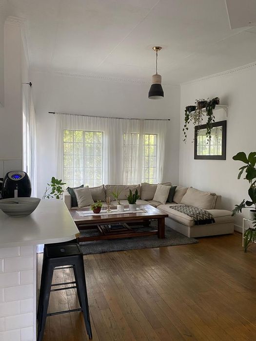 Morningside Apartment To Rent: Spacious 1-bed, pool, security, near shopping and amenities.