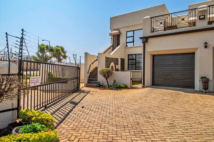 Property #2187757, Apartment for sale in Kloofendal