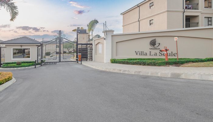 For Sale: Apartment in Carlswald with clubhouse, gym, and 24-hour security.