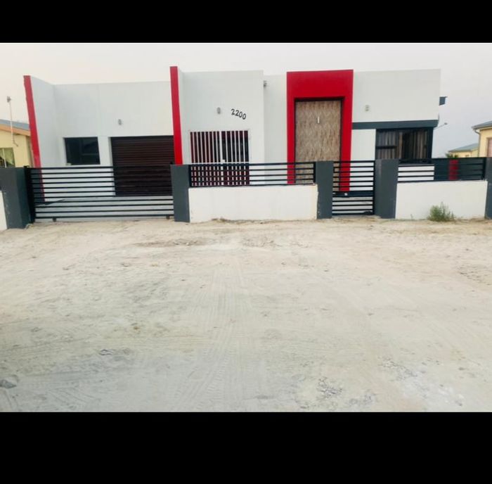 Oshakati Central House For Sale: 3 Bedrooms, Large Lounge, Spacious Yard.