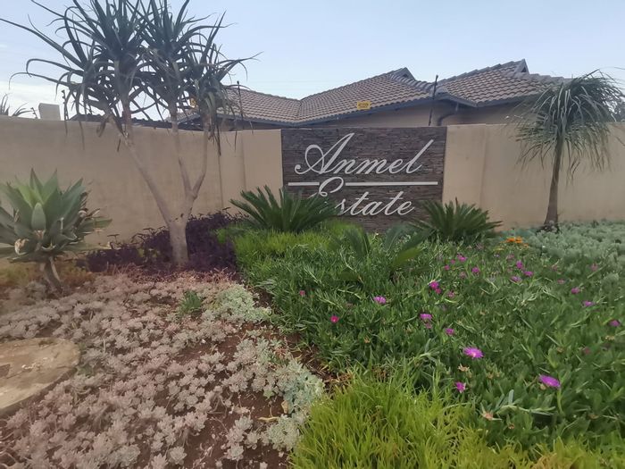 3-Bedroom House To Rent in Andeon with pool, aircon, and solar system.