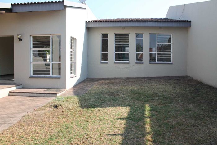 Property #2214360, Apartment rental monthly in Buccleuch