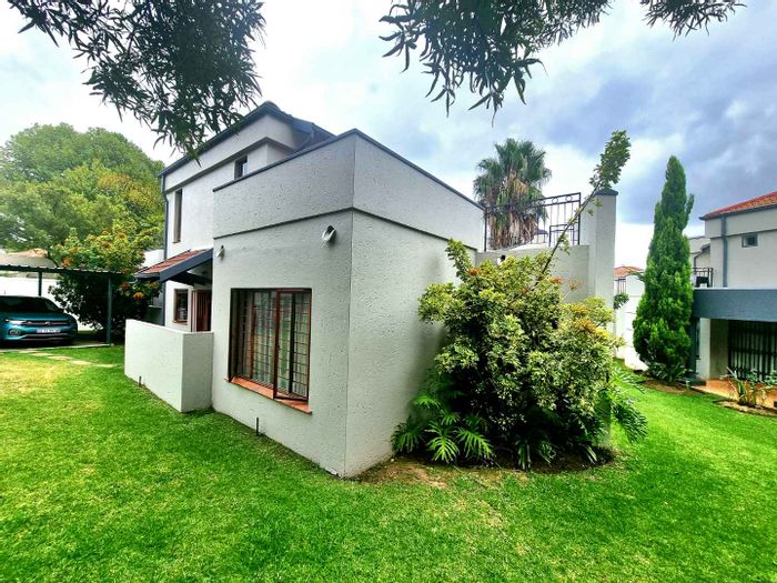 Property #2218074, Townhouse for sale in Lonehill