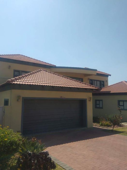 Property #2184604, House rental monthly in Blue Valley Golf Estate
