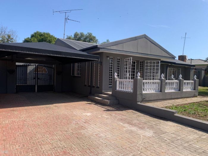 Property #2149068, House for sale in Vanderbijlpark South West 5
