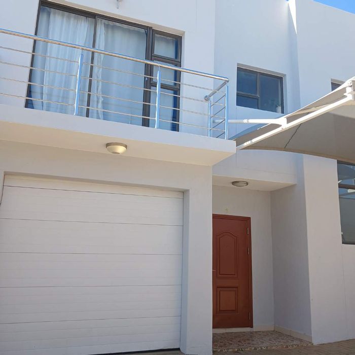 For Sale: Townhouse in Windhoek West, 3 beds, garage, near NUST and city center.