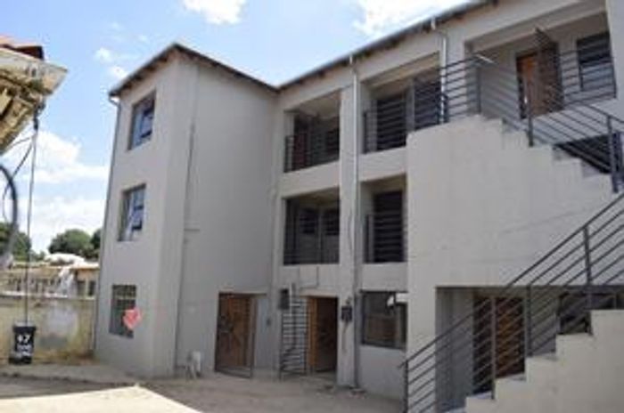 Dual Income House with 9 Flats for Sale in Regents Park, Johannesburg South!