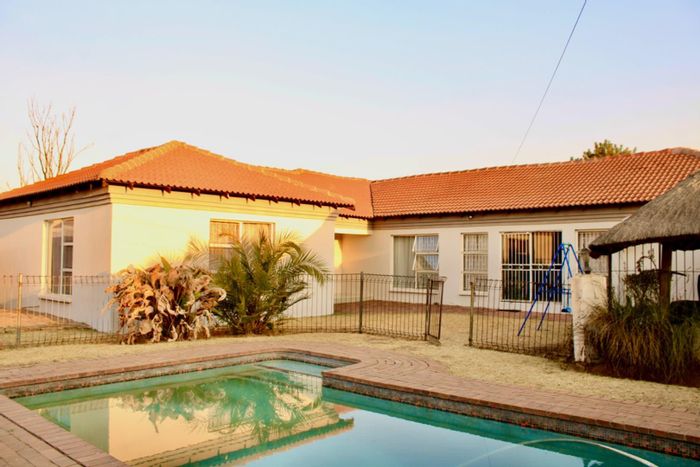 House For Sale in Riamar Park: Four bedrooms, pool, lapa, and double garage.