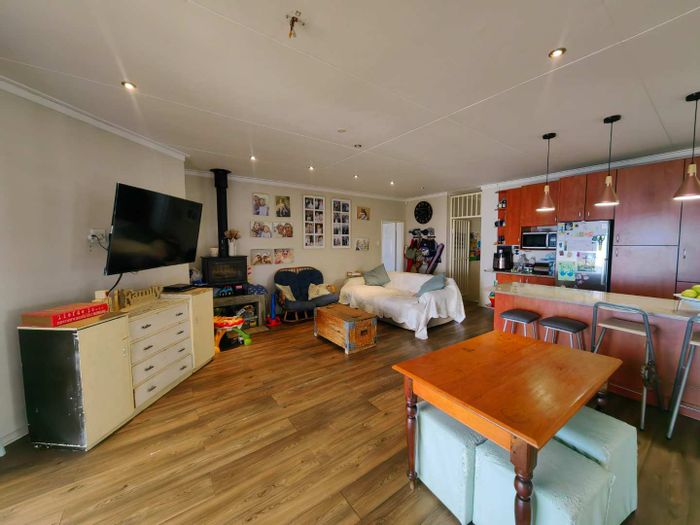 Kleine Kuppe House To Rent: 3 Bedrooms, Pool, Entertainment Room, Double Garage.