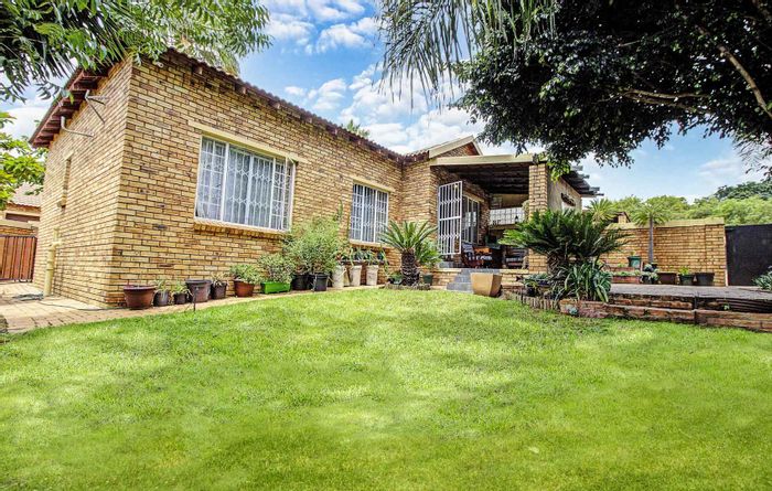 North Riding Townhouse For Sale: 3 beds, pet-friendly garden, double garage, inverter.